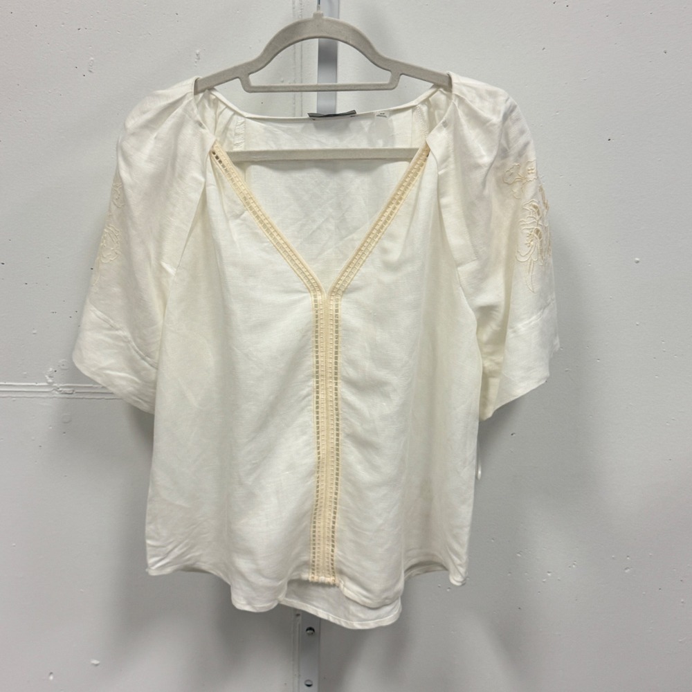 Tahari Ivory Linen Blend Eyelet Embroidered V-Neckโ Blouse Small Boho Coquette